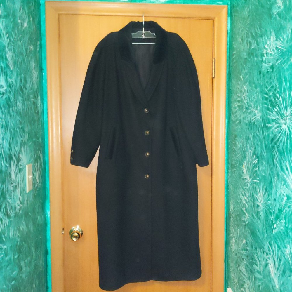 Georgio Ferrini Long Black Winter Coat